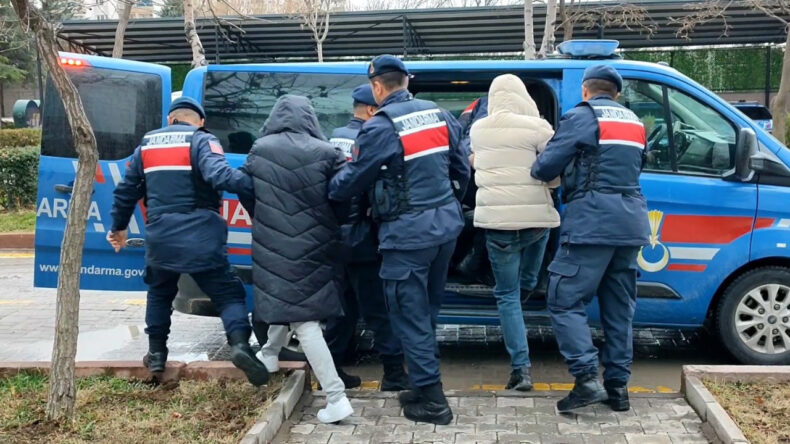 Yılbaşı &Ouml;ncesi Hollanda'dan Uyuşturucu Getirip Tutuklandılar