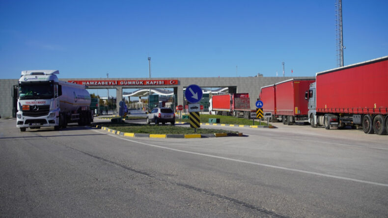 Yunanistan'daki &Ccedil;ift&ccedil;i Eylemleri T&uuml;rkiye&ndash;Avrupa Hattını Kilitledi