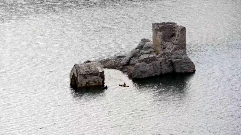 Yusufeli Barajı’nda Sular Geri Çekildi: Orta Çağ Kalesine Kano İle Keşif