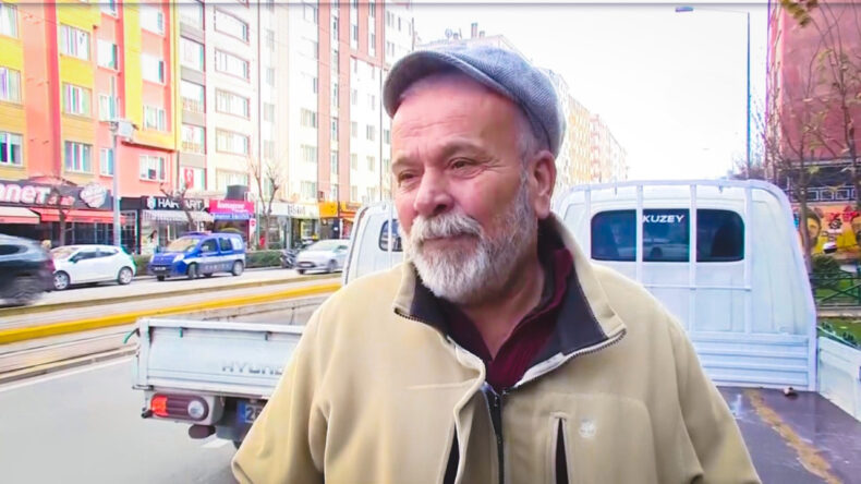 Yutkundu, g&uuml;lmeye &ccedil;alıştı: Hastayım, hamallık yapmak zorundayım