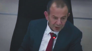 'Duayı abartmışız' dedi, AKP'li &uuml;yeye 'sitem etti': Allah razı olsun diyeceğine…