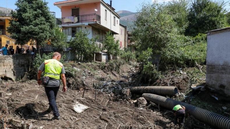 'Durum vahim': Yarık oluştu, binalar yıkıldı… 1000 kişi tahliye edildi