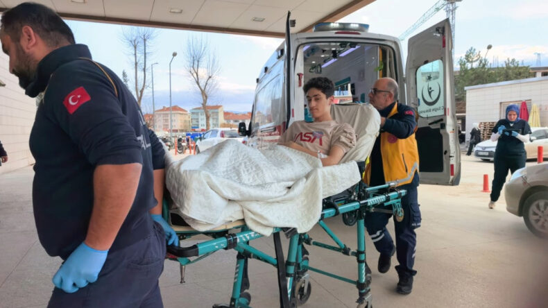 'Pas Verme' İhtilafı: 16 Yaşındaki Gen&ccedil; Bı&ccedil;aklandı