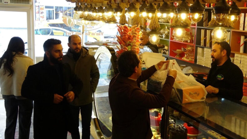 1 Ocak Doğum G&uuml;n&uuml; Yoğunluğu: Pastaneler Siparişlere Yetişemiyor