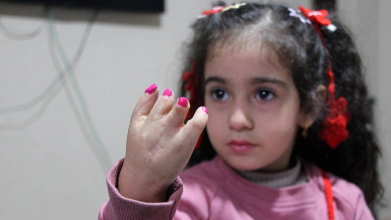 10 Ameliyat Yetmedi, Maddi İmk&acirc;nsızlık Tedaviyi Durdurdu