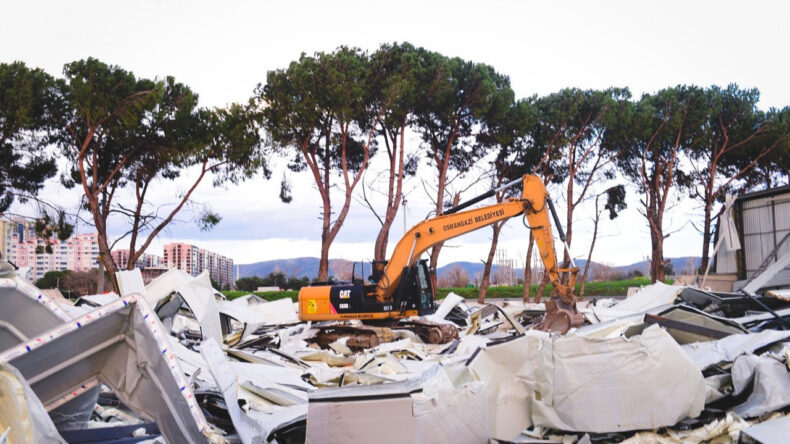 15 Bin Metrekarelik Alan &Ccedil;&ouml;kmekten Kurtarıldı, Belediye Yıktı