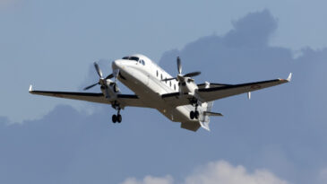 16 Kişiyi Taşıyan U&ccedil;ak Kayboldu