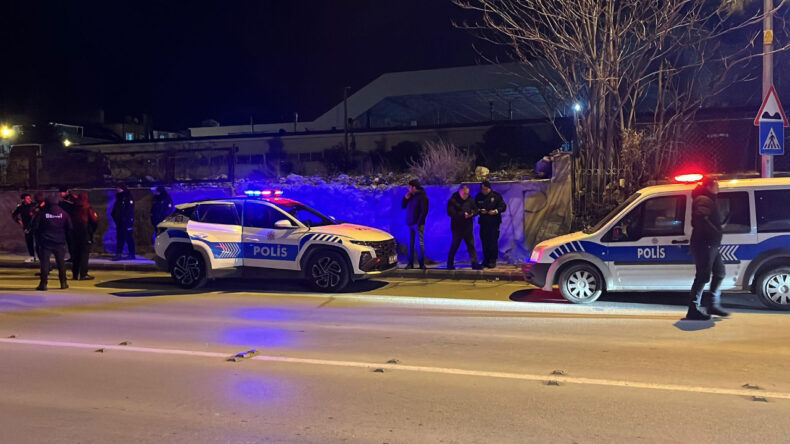 17 Yaşındaki Gen&ccedil; Arkadaşını Bı&ccedil;akladı