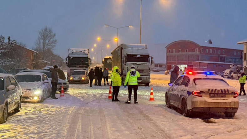 2409 Metre Y&uuml;kseklikteki Kop Dağı Ge&ccedil;idi Kapatıldı