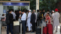 300 Binden Fazla Yolcu Mahsur Kaldı: Hindistan Cezayı Kesti