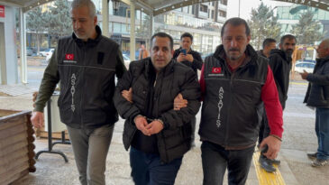 48 Su&ccedil; Dosyası ile 29 İlde Aranıyordu: Aksaray'da Yakalandı