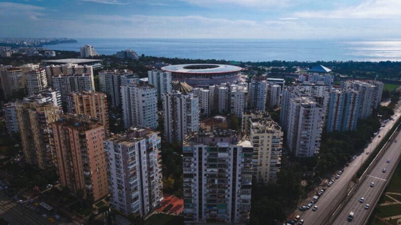 6 Milyar Dolarlık Arazi Davası İyice Karıştı: Aile İ&ccedil;indeki İsimler Davaya D&acirc;hil Oluyor