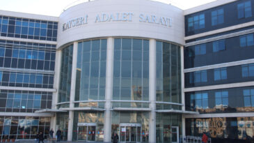 60 Yaşındaki Eşini Bı&ccedil;aklayarak &Ouml;ld&uuml;ren Kişinin Cezası Belli Oldu