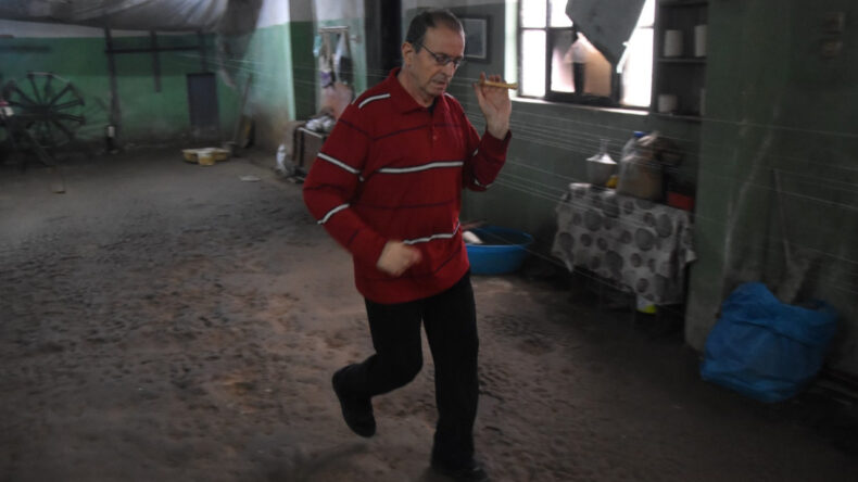 700 Gram İ&ccedil;in Her G&uuml;n 20 Kilometre Koşuyor