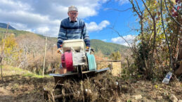 82 Yaşındaki Adam K&ouml;y&uuml;ne Hayat Verdi