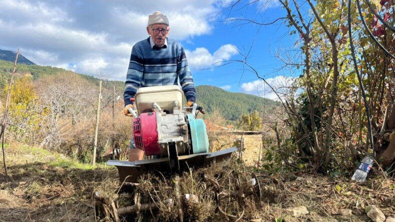 82 Yaşındaki Adam Köyüne Hayat Verdi