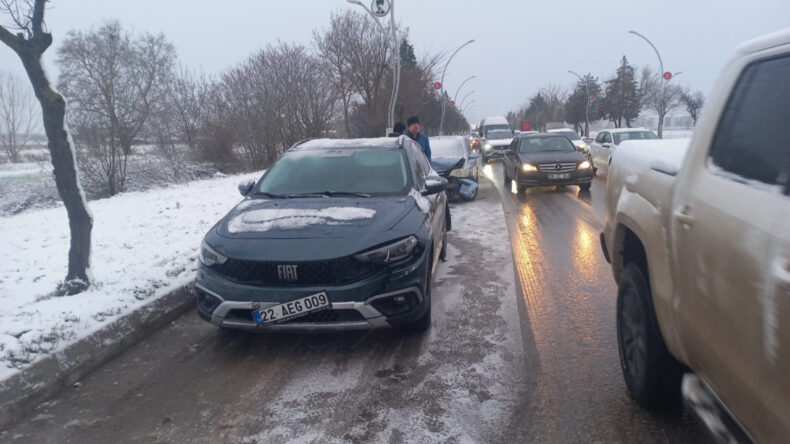 9 Ara&ccedil;lık Zincirleme Kaza: Trafik Kilitlendi
