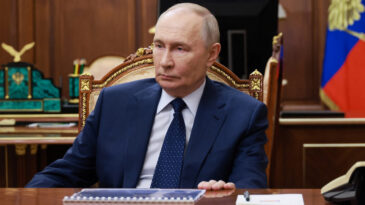 AB Komisyonu: Bir Noktada Putin ile G&ouml;r&uuml;şme Zorunluluğu