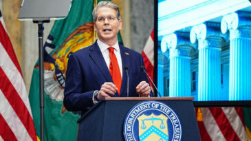 ABD Hazine Bakanı'ndan Şok İddia: İran Elitleri Milyonları Yurt Dışına Ka&ccedil;ırıyor