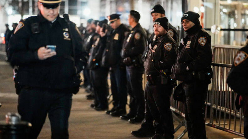 ABD'de Bir Olay Daha: Sahte Silah Doğrulttu, Polis &Ouml;ld&uuml;rd&uuml;