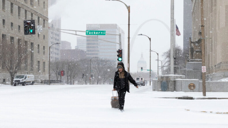 ABD'de Tarihi Fırtına Alarmı: Y&uuml;z Binlerce Kişi Elektriksiz Kalabilir