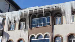 Ağrı'da Dondurucu Soğuk: Termometreler Eksi 23 Dereceyi G&ouml;rd&uuml;