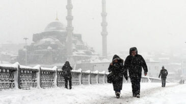AKOM Tarihi Duyurdu: İstanbul'a Kar Geri D&ouml;n&uuml;yor