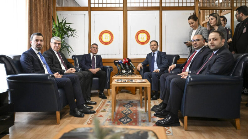 AKP ve DEM Parti Arasında SDG &Uuml;zerine Tartışma