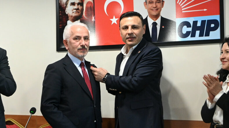 AKP'den İstifa Eden Ekrem Baki, CHP'ye Katıldı