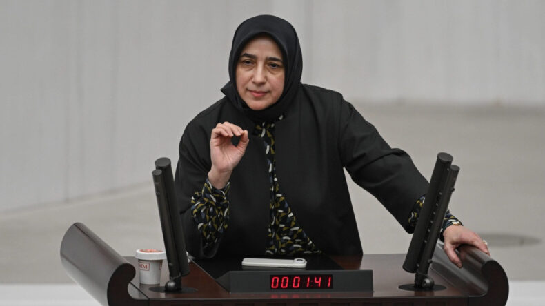 AKP'li &Ouml;zlem Zengin'den 'gariban' a&ccedil;ıklaması