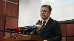 AKP'liler Tezah&uuml;rat Yaptı, Bakan Siyasete Girdi: 'CHP Kendine &Ccedil;eki D&uuml;zen Versin'