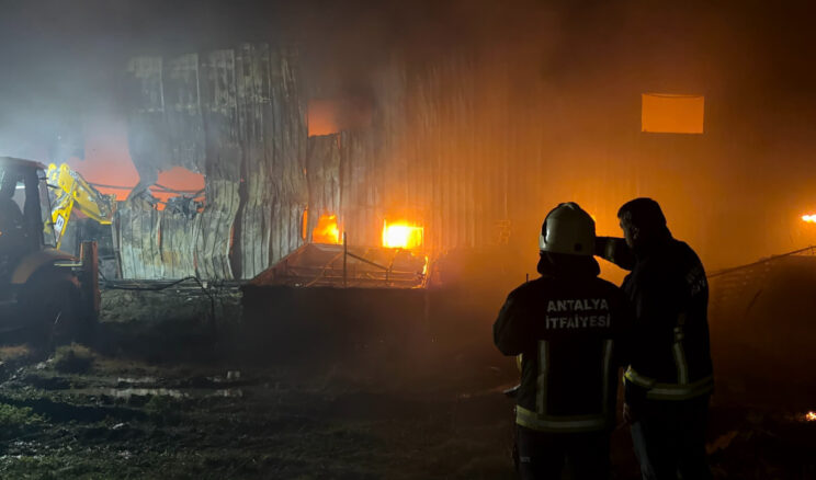 Alanya'da Klima Deposu Alev Alev Yandı