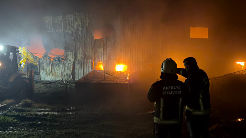 Alanya'da Klima Deposu Alev Alev Yandı