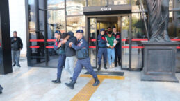 Alanya&rsquo;da Polisin &Uuml;zerine Motosiklet S&uuml;ren 2 Kişi Tutuklandı