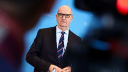 Alman Eyaletinde H&uuml;k&uuml;met &Ccedil;&ouml;kt&uuml;