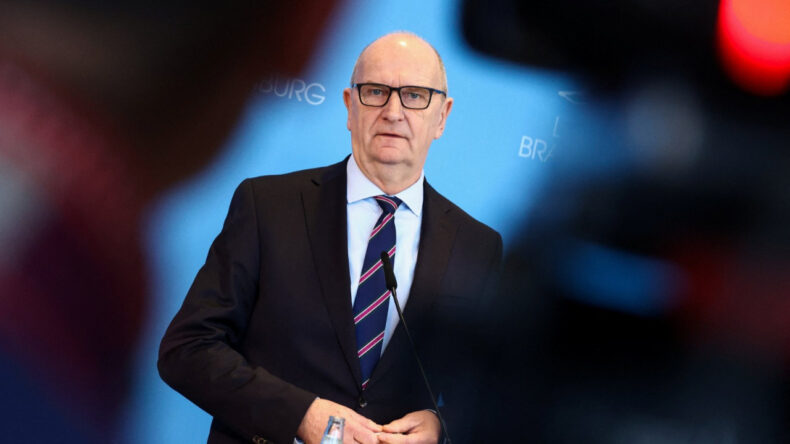 Alman Eyaletinde H&uuml;k&uuml;met &Ccedil;&ouml;kt&uuml;