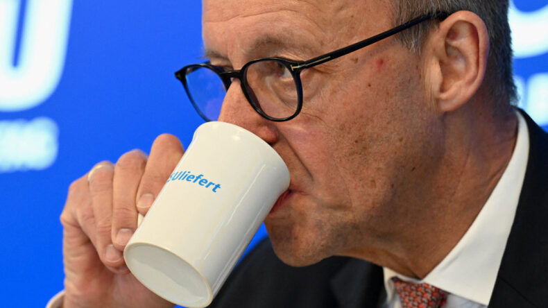 Alman Lider 'Gidiciler' Dedi, İranlı Bakan Ateş P&uuml;sk&uuml;rd&uuml;