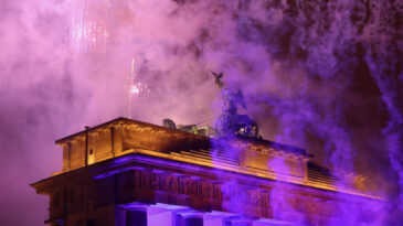 Almanya'da Sorunlu Yılbaşı Kutlamaları: 2 &Ouml;l&uuml;, 400 G&ouml;zaltı