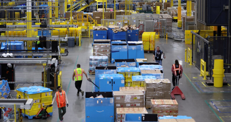 Amazon, Binlerce &Ccedil;alışanını E-Posta ile İşten &Ccedil;ıkardı