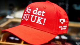 Amerika Defol Git Şapkalarının Satışları Patladı