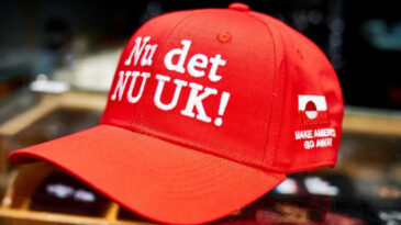 Amerika Defol Git Şapkalarının Satışları Patladı