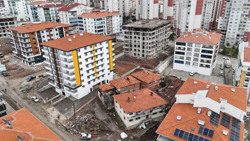 Kontrolsüz kazı çalışmaları sonucu zarar gören bina