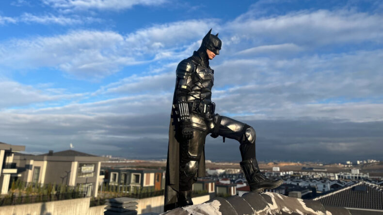 Ankaralı Batman Enflasyonu Yendi: Kost&uuml;mle Başladı, Araba ve Evle Devam Etti