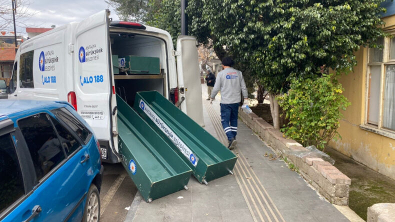 Antalya'da Korkun&ccedil; Olay: Anne ve 7 Yaşındaki Kızı Katledildi, Baba Teslim Oldu