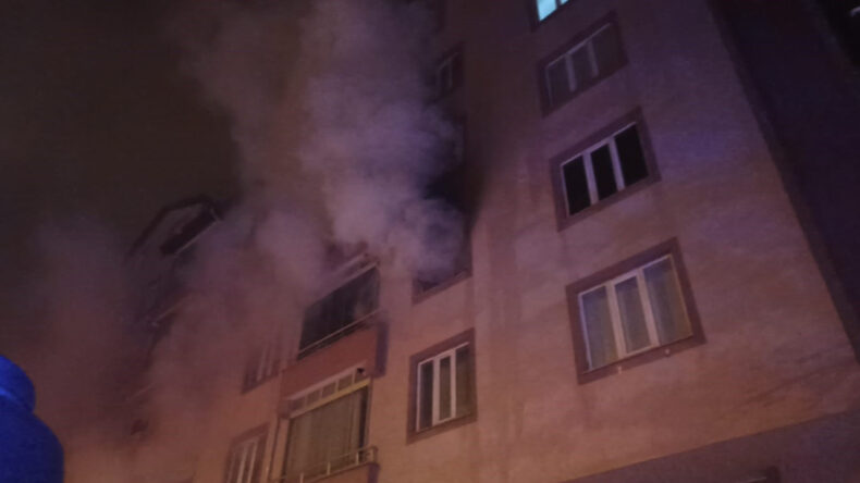 Apartmanda Korkutucu Yangın, Bina Tahliye Edildi