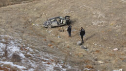 Ara&ccedil; Şarampole Devrildi: &Ouml;l&uuml; ve Yaralılar Var