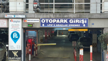 Arkadaşını Şakalaşırken &Ouml;ld&uuml;rd&uuml;