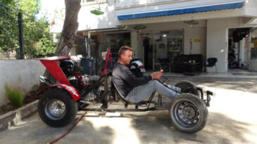 Arkadaşları &lsquo;Yapamazsın' dedi, hurdalarla 160 km hıza ulaştı