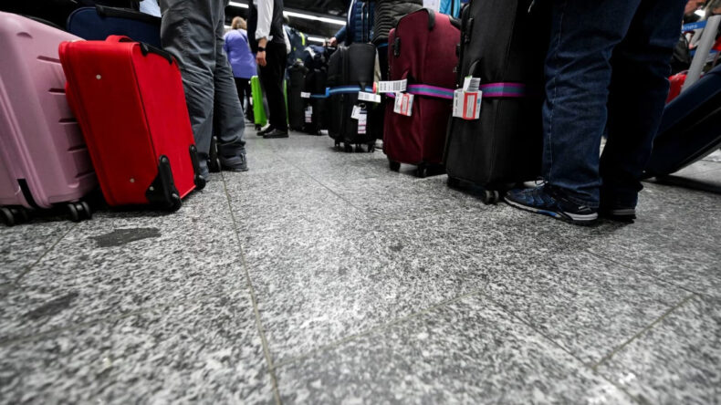 Aşırı Soğuklar Nedeniyle Binlerce Turist Mahsur Kaldı