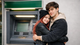 Aşk Enflasyona Yenildi: Fl&ouml;rt Trendleri Alt&uuml;st Oldu